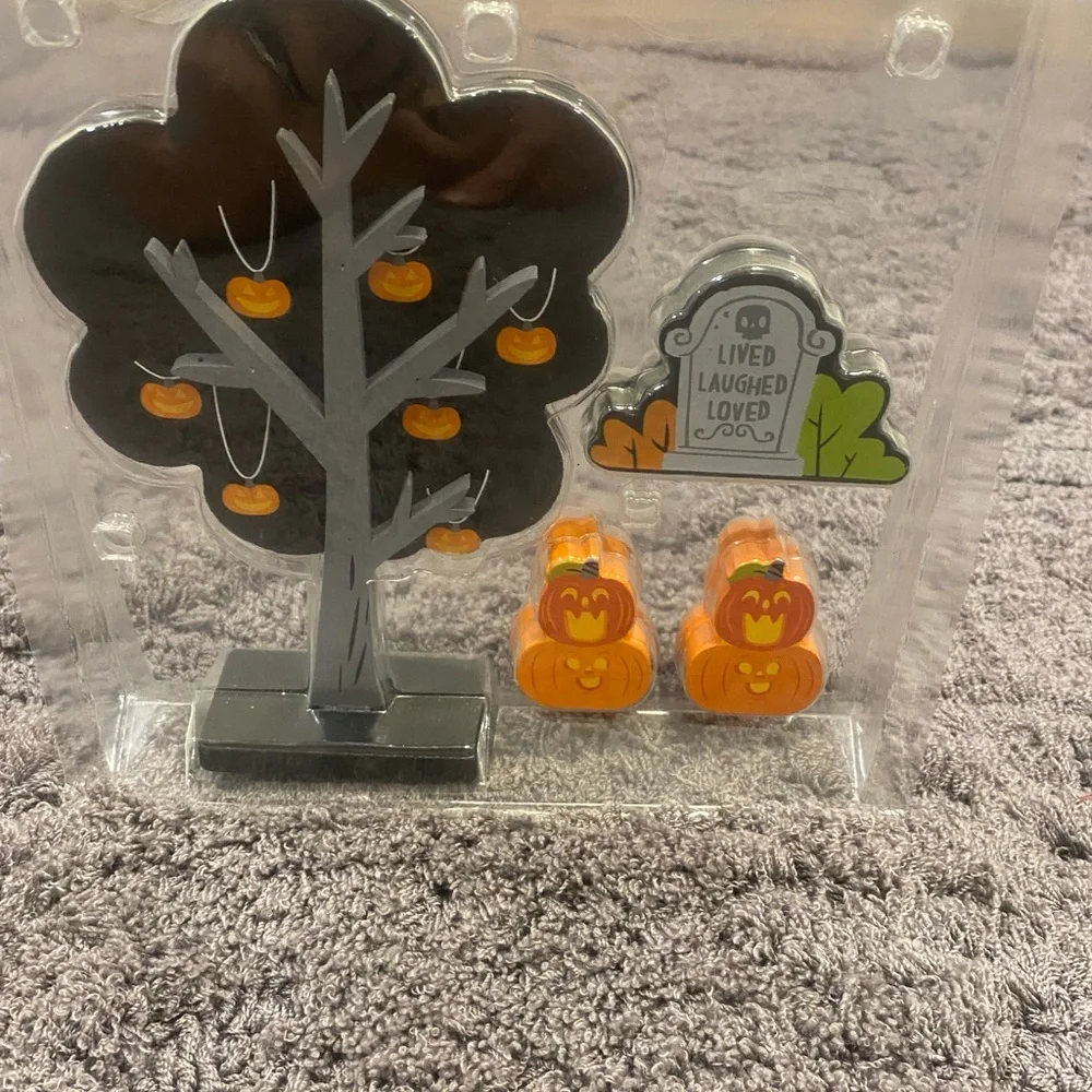 Halloween Mini Mantle Accessory Decor Set - Black and Orange-Set of 2